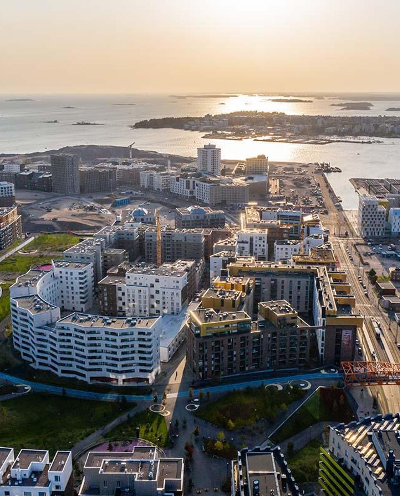 Ilmakuva J&auml;tk&auml;saaresta, jossa Nurmij&auml;rven Muurarit muurasi koulun rungon.